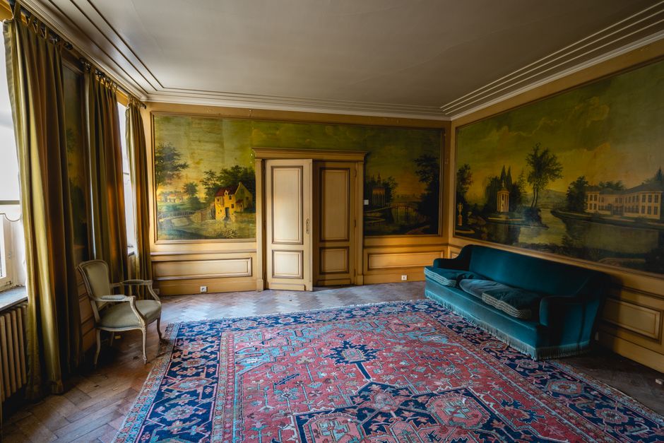 Luxe woonkamer met natuurthema fotobehang. Luxe woonkamer met natuurthema fotobehang.